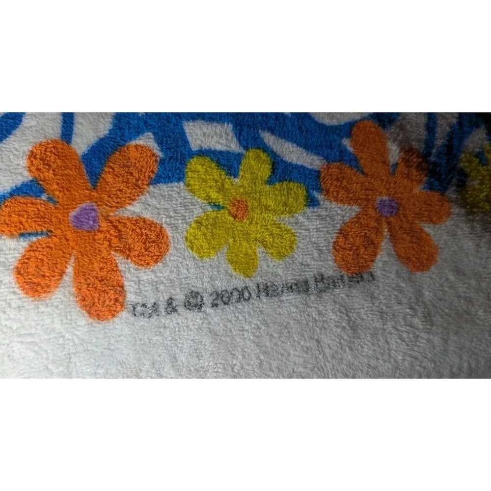 Vintage Y2K 2000 Scooby Doo Beach Bath Towel  Groovy Flowers 60
